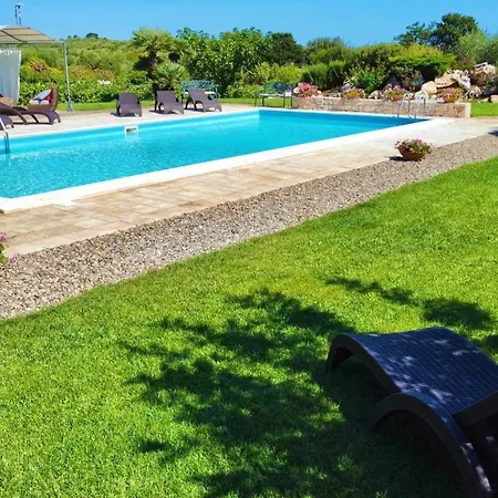 Trullo Sabotino بيت للعطل